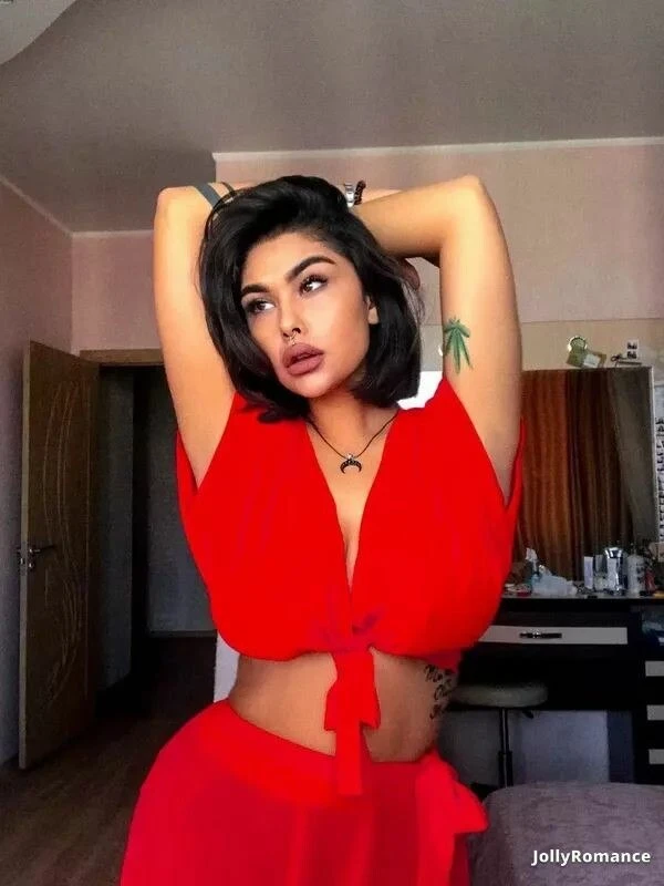 Julia Profile image 2
