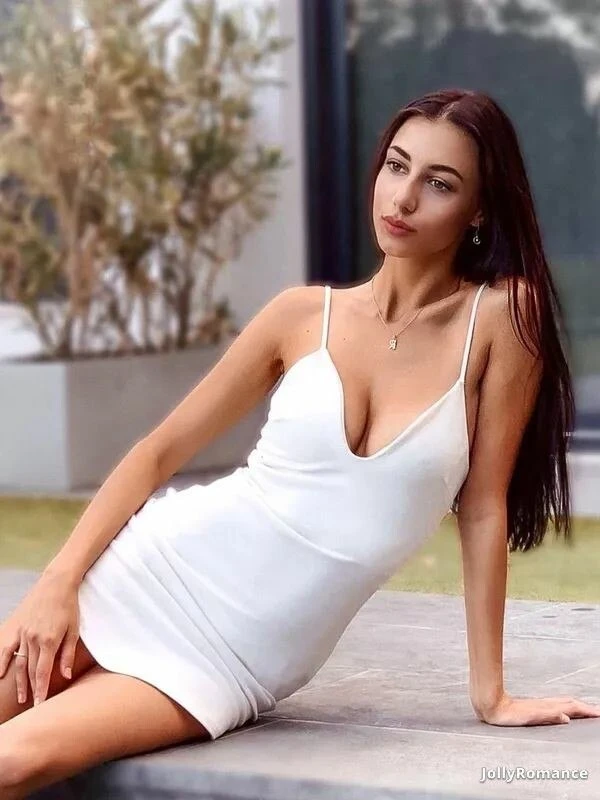 Julia Profile image 3