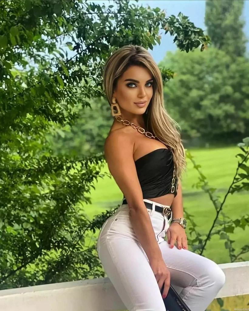 Raluca Alexandra Profile image 6