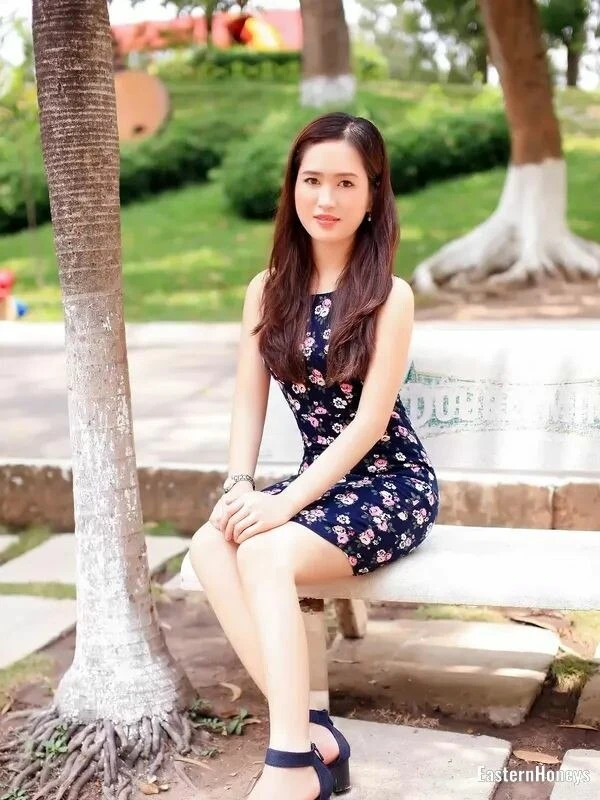 Huynh Cam Profile image 2
